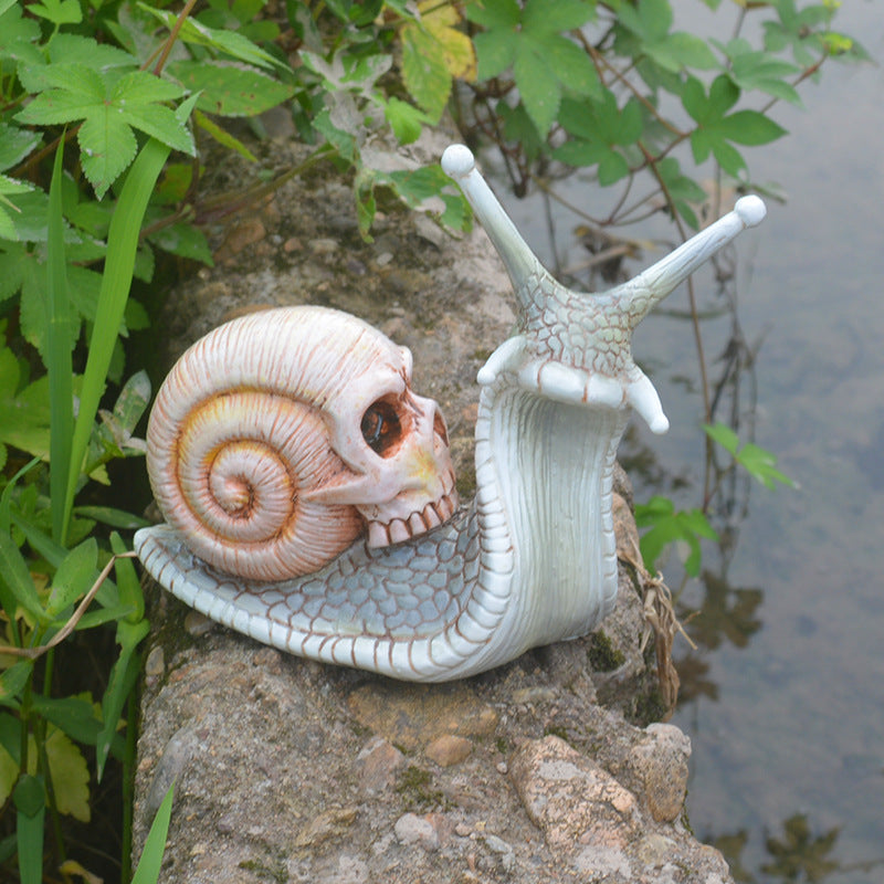 Halloween Skull Snail Skull Sculpture Gothic Garden Home Decor Resin Crafts