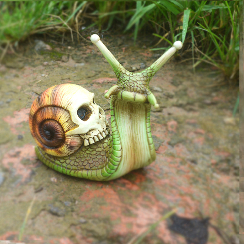 Halloween Skull Snail Skull Sculpture Gothic Garden Home Decor Resin Crafts